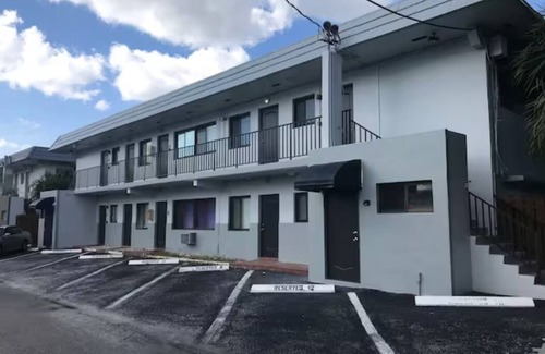 Coral Ridge Apartment | Modern & Comfy 1BD Parking | Near the Sea