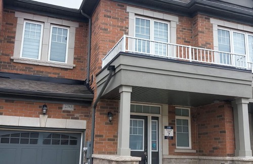 Alcona House | Modern & Comfy 2BR Townhome—Mins to Innisfil Beach Park & Friday Harbour Resort!