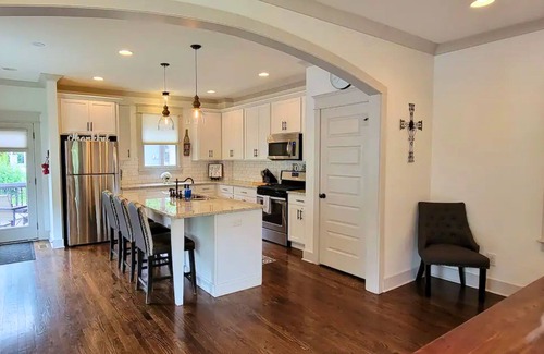 Lockeland Springs House | Modern & Comfy ~ Mins to Stadium & Downtown ~ Deck