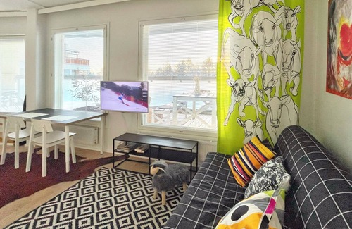 Espoo Condo | Modern compact top floor flat, parking garage, huge balcony, open views