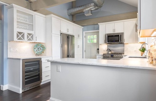 Marblehead Condo | Modern Condo in Historic Marblehead, Walk everywhere, Parking, A/C, Deck & Grill