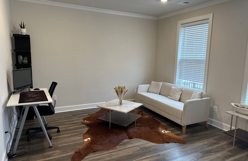 Woodbridge Condo | Modern condo in Stone Bridge Potomac, minutes from Hwy I-95 and Washington, D.C.