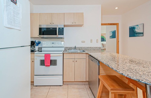 Villarreal Condo | Modern condo near beaches with mountain views, outdoor pool, balcony, W/D, AC