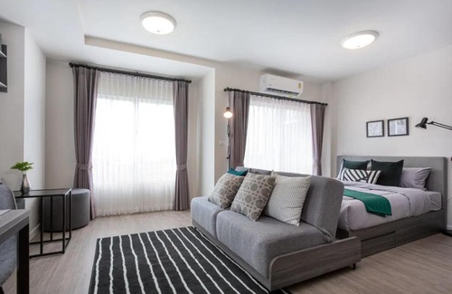 Pa Tan Apartment | Modern Condo next to Central Festival