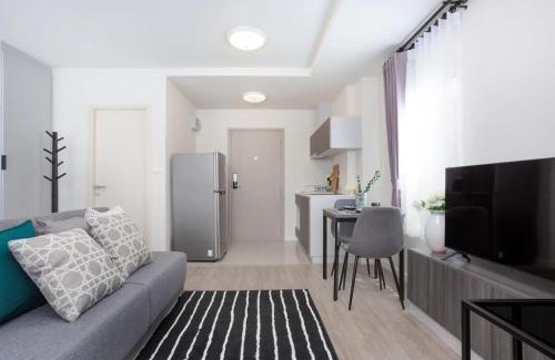 Pa Tan Apartment | Modern Condo next to Central Festival