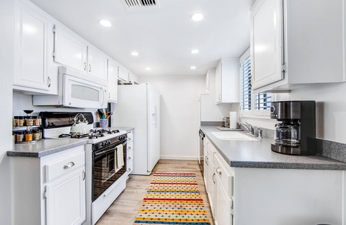 Canyon Corridor Apartment | Modern condo with mountain view, private balcony, pools