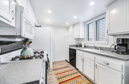 Canyon Corridor Apartment | Modern condo with mountain view, private balcony, pools