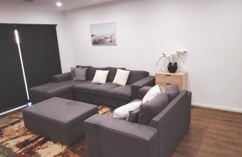 St Leonards House | Modern cosey 4bedroom house walk to beach