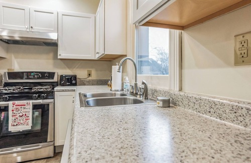 Bloomington Cottage | Modern Cottage Walkable to IU Campus & Kirkwood. Family Friendly!