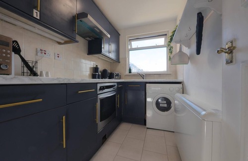 Portsmouth Apartment | Modern Cozy 2-Bedroom & family friendly