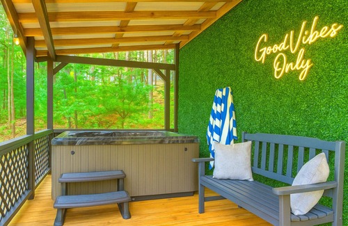 Morganton Cabin | Modern & Cozy Blue Ridge Cabin: Hot Tub & Fire Pit, Surrounded by Nature