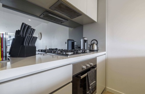 Abbotsford Apartment | Modern Cozy Escape: Nature & City Lifestyle Awaits