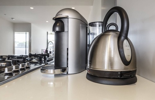 Abbotsford Apartment | Modern Cozy Escape: Nature & City Lifestyle Awaits