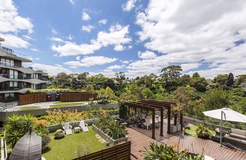 Abbotsford Apartment | Modern Cozy Escape: Nature & City Lifestyle Awaits