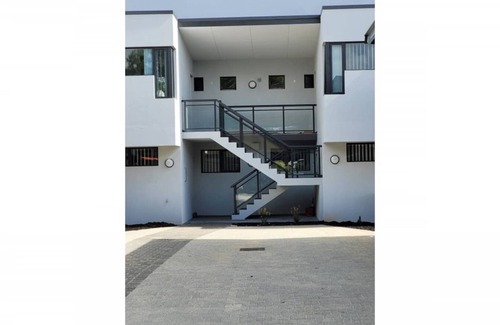 Attadale Apartment | Modern Cozy spacious 3 bdrm 2bath,FREO,Parking,AC