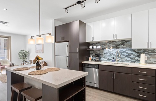 Tempe Apartment | Modern Cozysuites on Town Lake Waterfront 02
