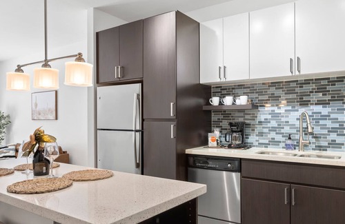 Tempe Apartment | Modern Cozysuites on Town Lake Waterfront 02
