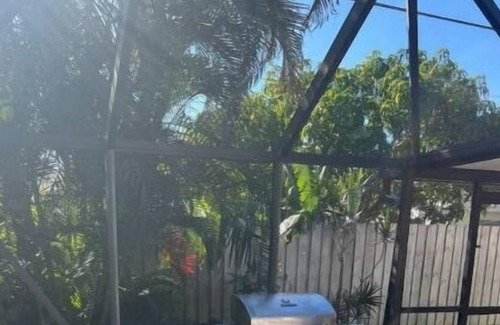 Tropic Palms House | Modern Delray House BEACH 2miles Near Downtown