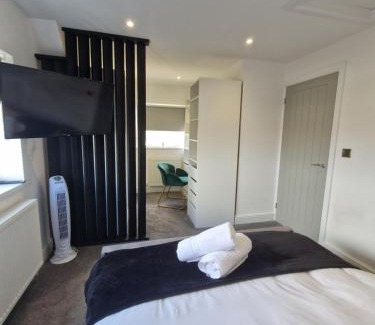 Merthyr Tydfil House | Modern Detached 3 bedroom home with off-road parking & bike store