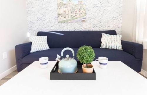 Midway District House | Modern Downtown 💎 WiFi, Cable, Parking, Comfy Bed