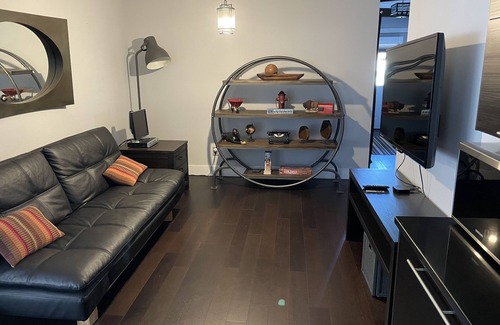 Dunwoody House | Modern Duplex Close to Perimeter Mall