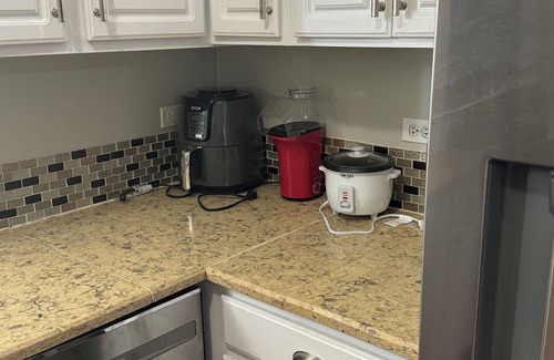 Woodlawn Condo | Modern Duplex-Obama & University Chicago Area 3BR, 2.5Bath. Enjoy entire unit.
