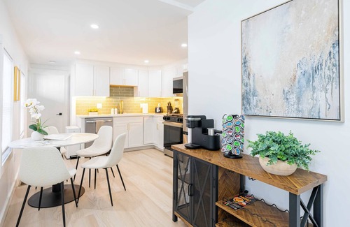 Eagle Hill Apartment | Modern East Boston 2 Bed 2 Bath