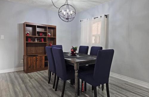 Old East York Apartment | Modern East York Retreat 20 mins to DT Toronto
