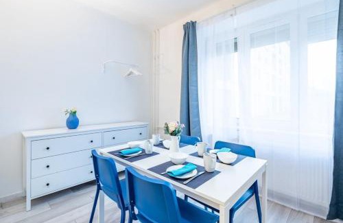 Lagymanyos Apartment | Modern Elegance Spacious and Cozy