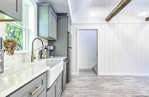 Marble Dale House | Modern Escape w/Fire Pit, Near Lake Waramaug