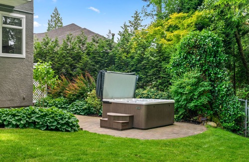 Port Moody House | Modern Executive Suite w/Hot Tub and Forest View
