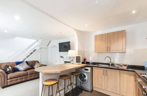 Exeter Apartment | Modern Exeter City Cottage Howell Road