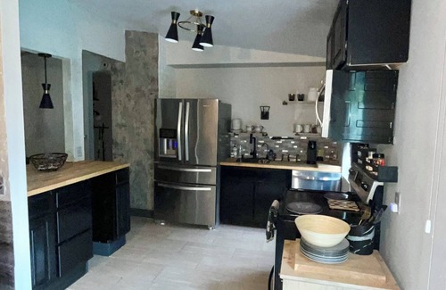 Toledo House | Modern family-friendly 3BR Home in Toledo