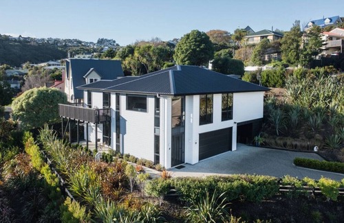 Dunedin House | Modern family friendly Getaway