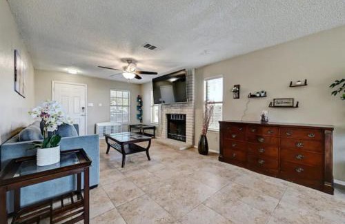 Pflugerville House | Modern Family Home, Close to Typhoon Texas and Tesla Gigafactory