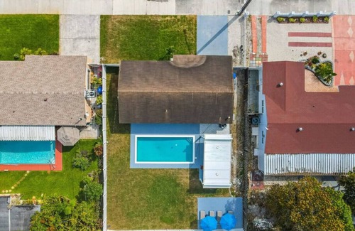 Driftwood House | Modern Family Pool Home