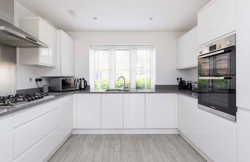 Birdham House | Modern Family Retreat Nr Beaches and Marina
