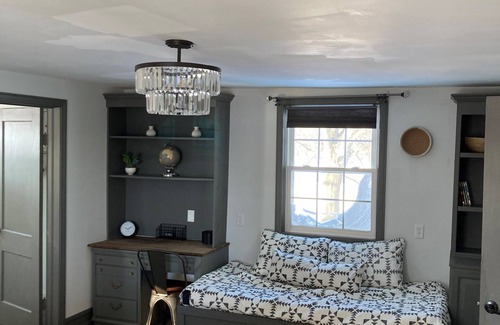 Norton Other | Modern Farm House and Barn- 5 ac and Pool/Hot Tub- 24 people- 599 a night!