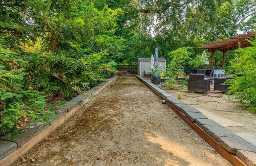 Calistoga House | Modern farmhouse on the edge of town with pool.