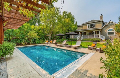 Calistoga House | Modern farmhouse on the edge of town with pool.