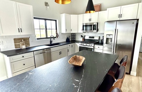 Grand Junction House | Modern Farmhouse w/Privacy, Views and Hot Tub!