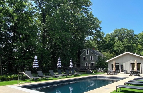 Three Oaks House | Modern Farmhouse w/ Pool, Hot Tub & Guest House, 5 mins to Beach