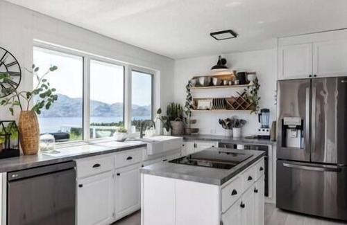 Central Okanagan House | Modern Farmhouse with Magical Lake View