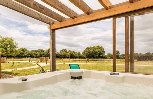Loireauxence Cottage | Modern farmhouse with spa, billiards, foosball, gym, hammam and Wi-Fi