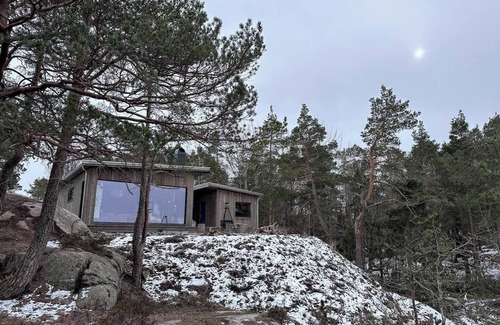 Risor Cabin | Modern Fjord Cabin w/Panoramic Views, Deck & Dock - Risør Getaway
