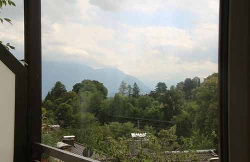 Murnau am Staffelsee Apartment | Modern flat facing south with view over mountains and lake