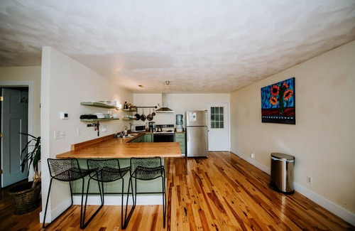 Battle Creek House | Modern Flat on Organic Farm