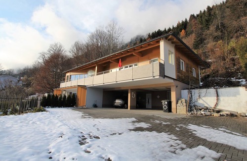 Bodensdorf Apartment | Modern flat with a view over Lake Ossiach