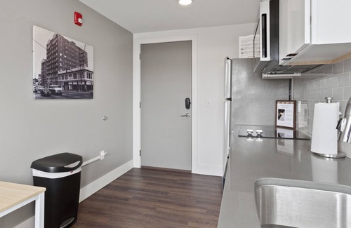 Hanover Place Apartment | Modern Fully equipped Studio in Historic Midtown