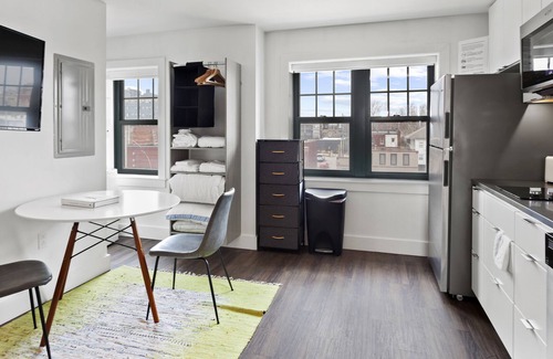 Hanover Place Apartment | Modern Fully Equipped Studio in Historic Midtown